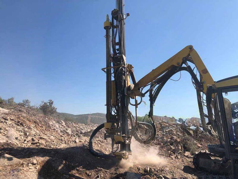 1780381154349641.jpg DTH-rock-drilling-method-in-quarry-operation-using-MSD-down-the-hole-hammer-and-drill-bit.jpg