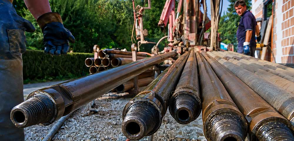 1781144558756728.jpg DTH-drilling-rig-with-drill-rods-in-water-well-operation.jpg